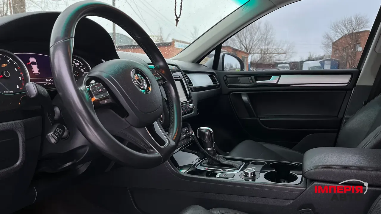 Volkswagen Touareg - фото 17