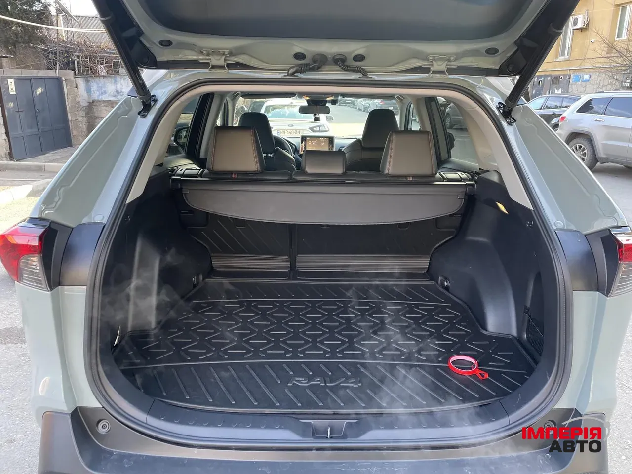 Toyota RAV4 - фото 8