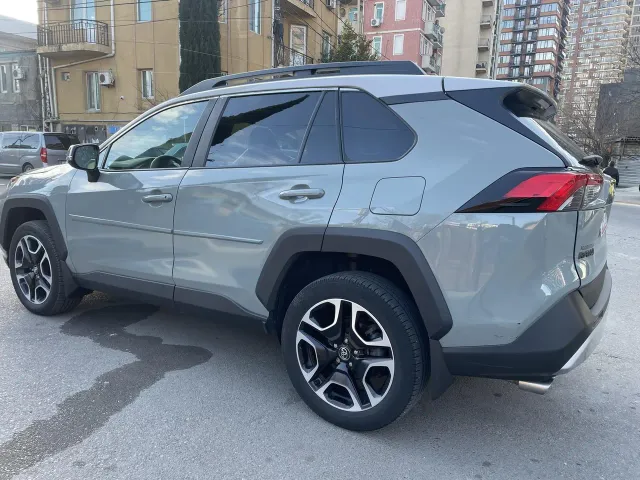 Toyota RAV4 - фото 2