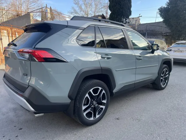 Toyota RAV4 - фото 4