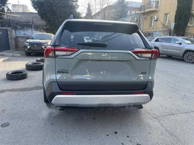 Toyota RAV4 - фото 3
