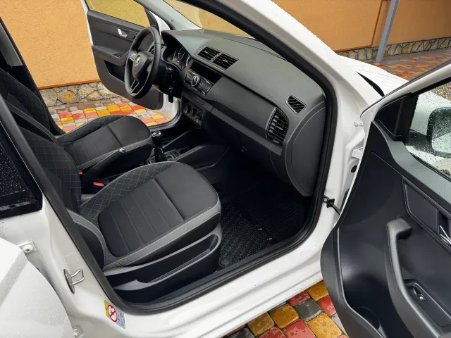 Skoda Fabia - фото 5