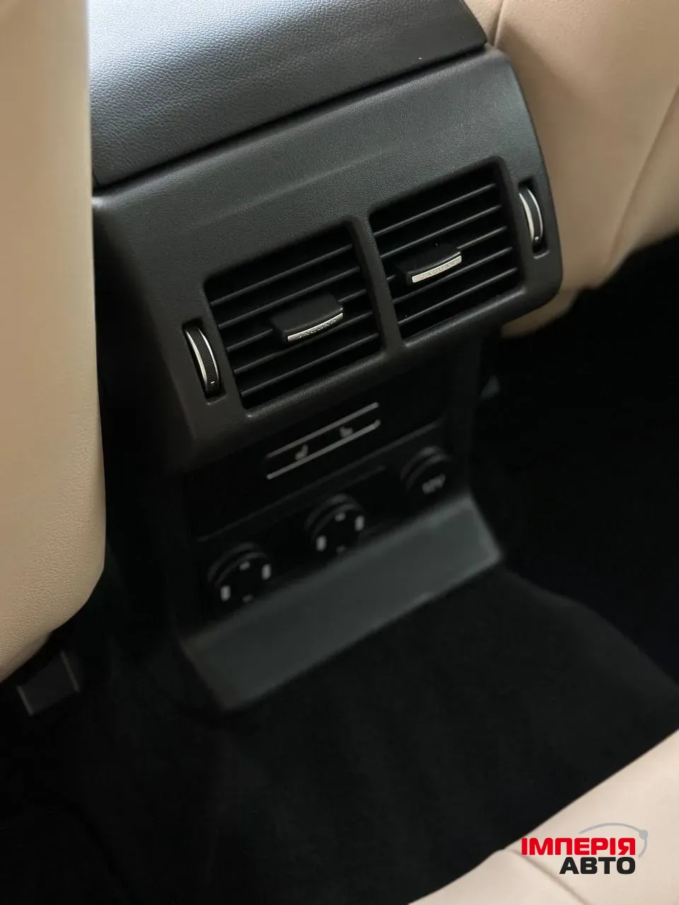 Jaguar F-Pace - фото 13