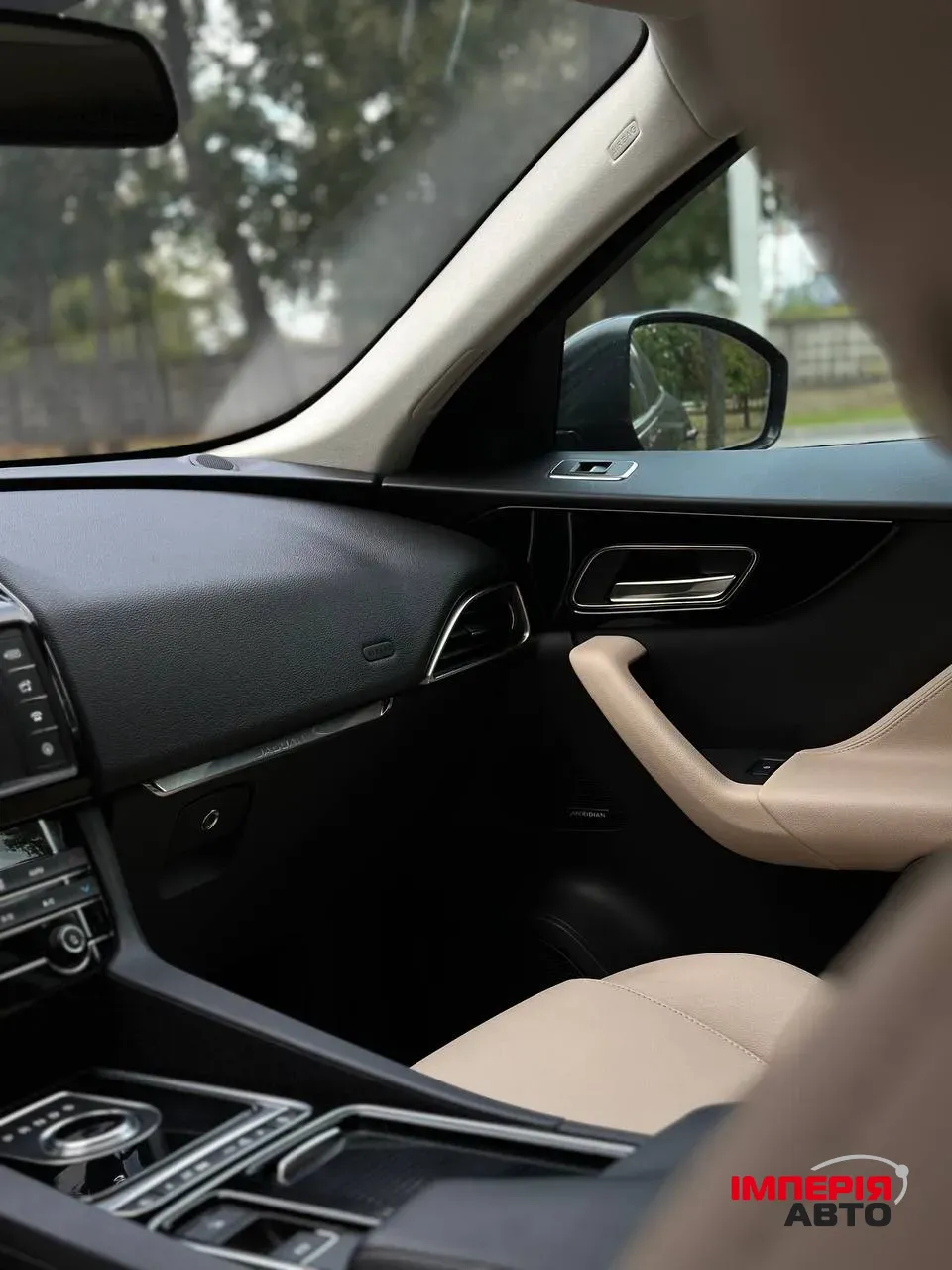 Jaguar F-Pace - фото 14