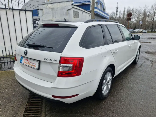 Skoda Octavia - фото 3
