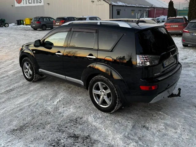 Mitsubishi Outlander - фото 3