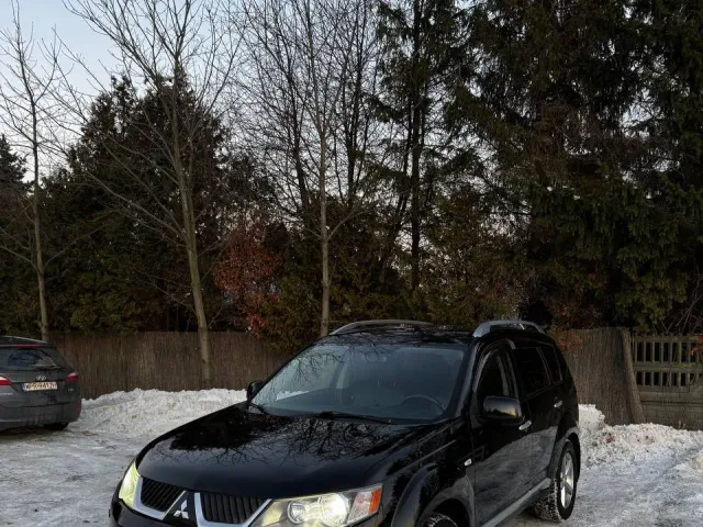 Mitsubishi Outlander - фото 1