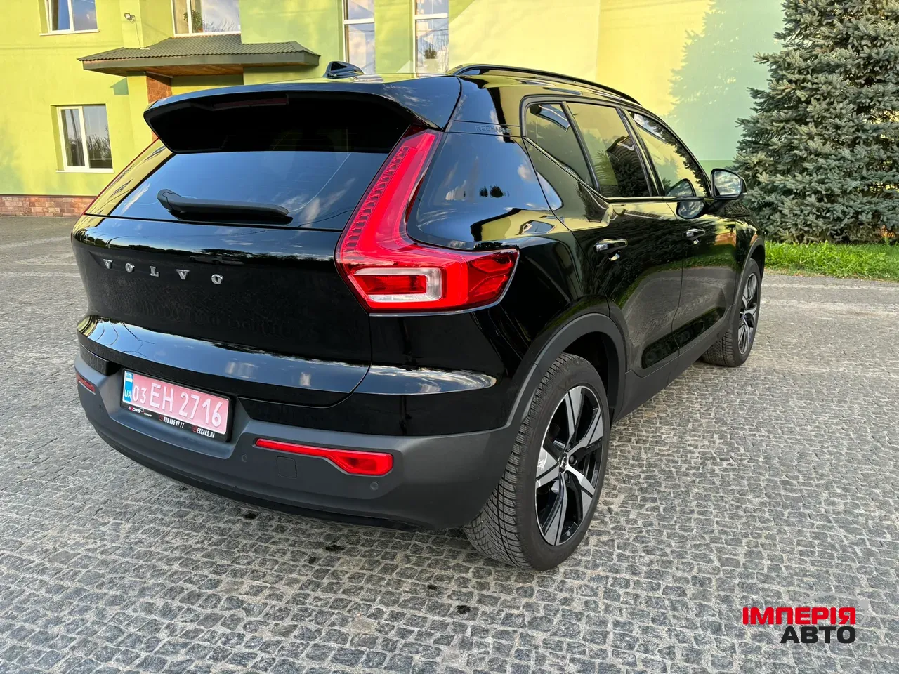Volvo XC40 - фото 10