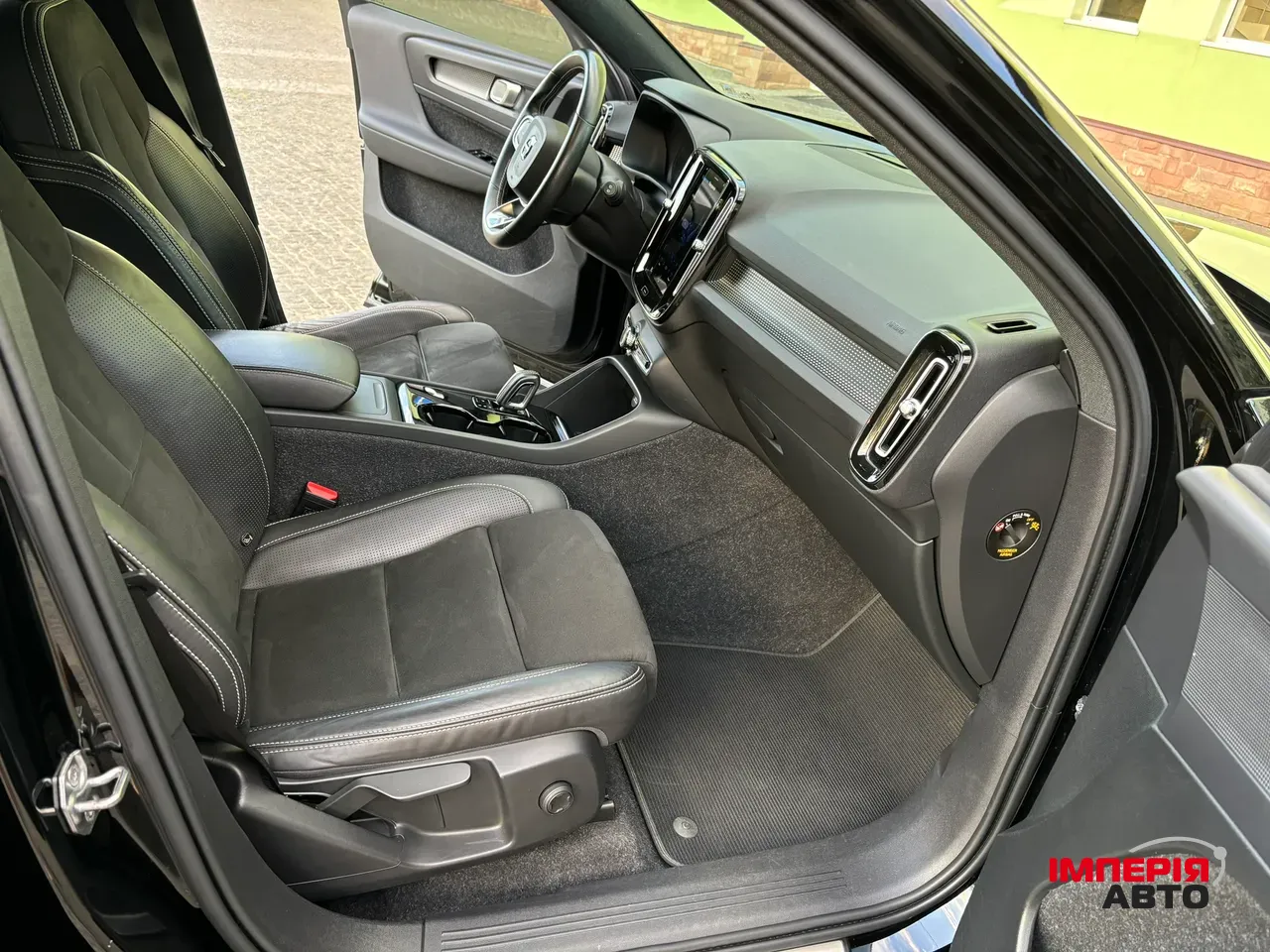 Volvo XC40 - фото 16