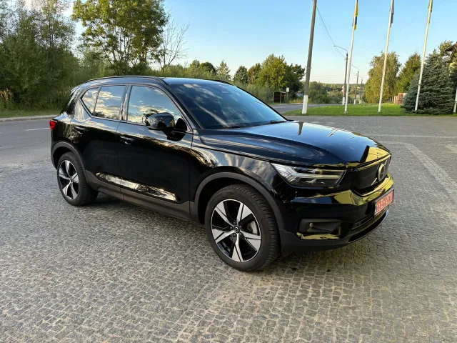 Volvo XC40 - фото 1