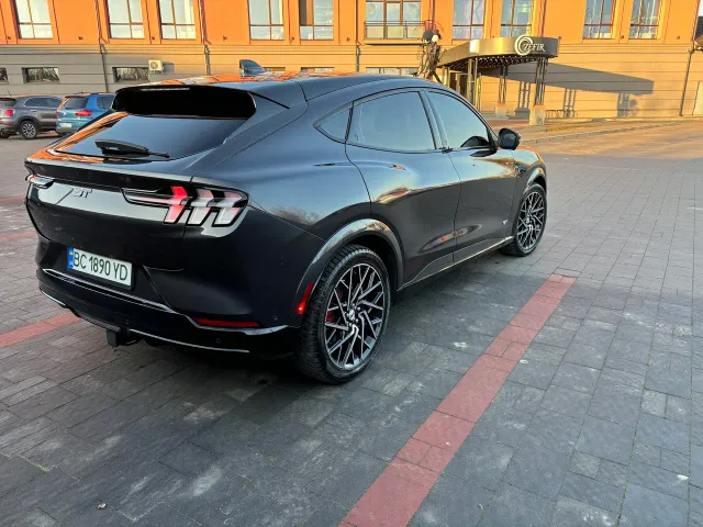 Ford Mustang Mach-E - фото 5