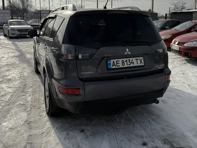 Mitsubishi Outlander - фото 5