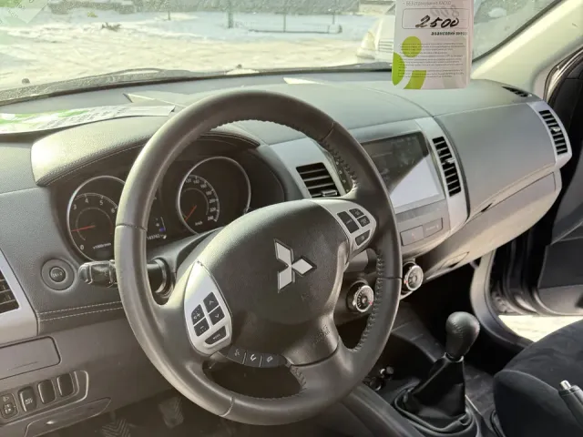 Mitsubishi Outlander - фото 4