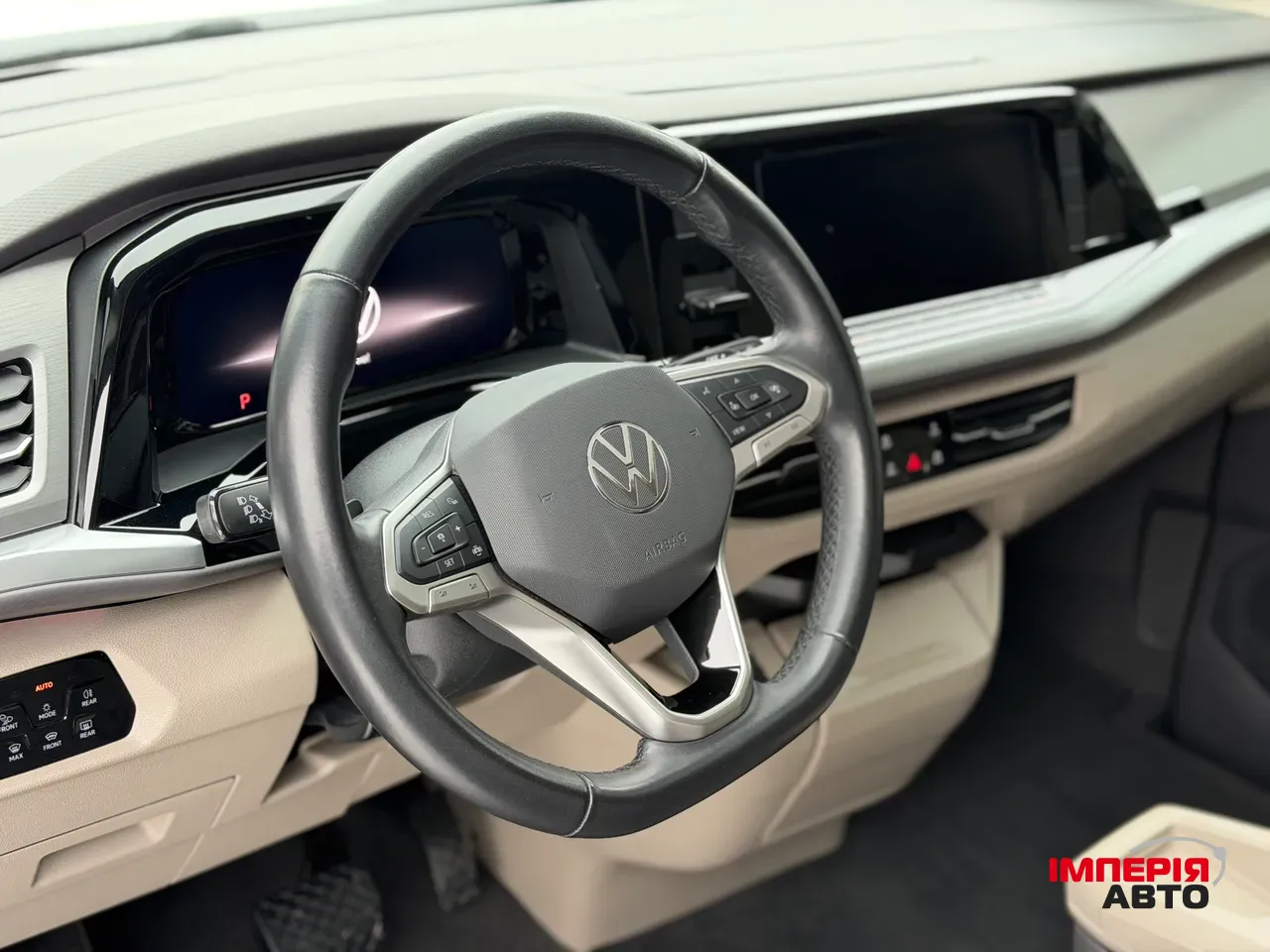 Volkswagen Multivan - фото 7
