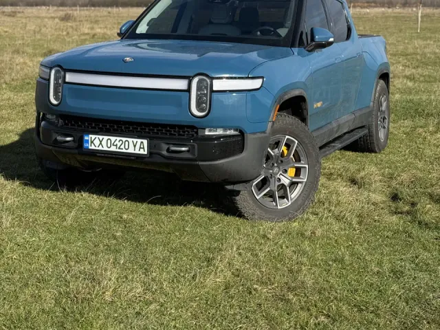 Rivian R1T - фото 1