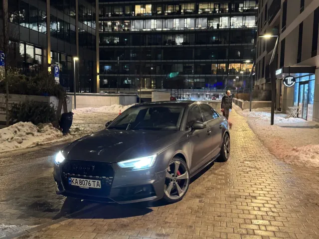 Audi S4 - фото 1