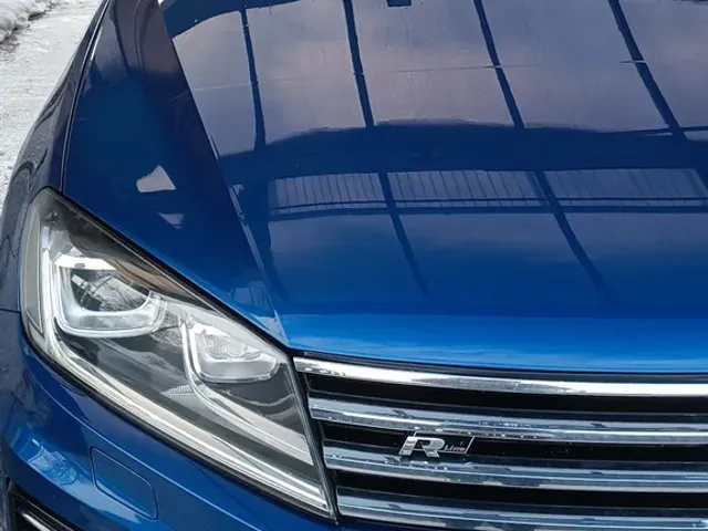 Volkswagen Touareg - фото 1