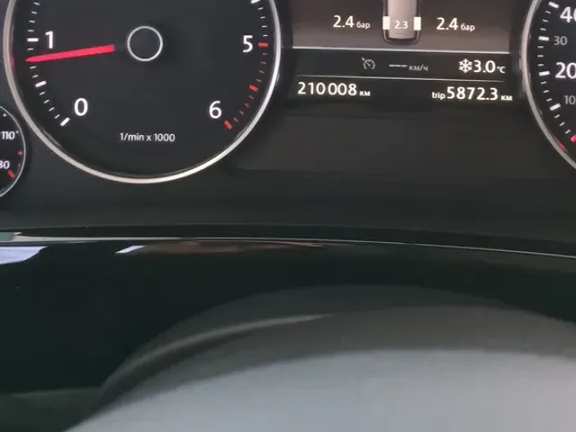 Volkswagen Touareg - фото 2