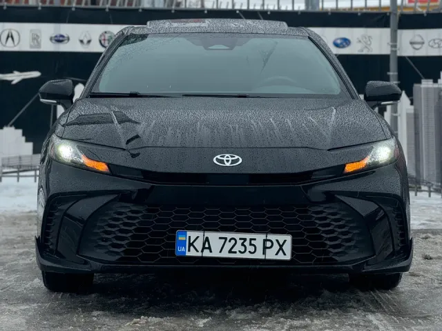 Toyota Camry - фото 3