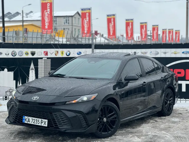 Toyota Camry - фото 1