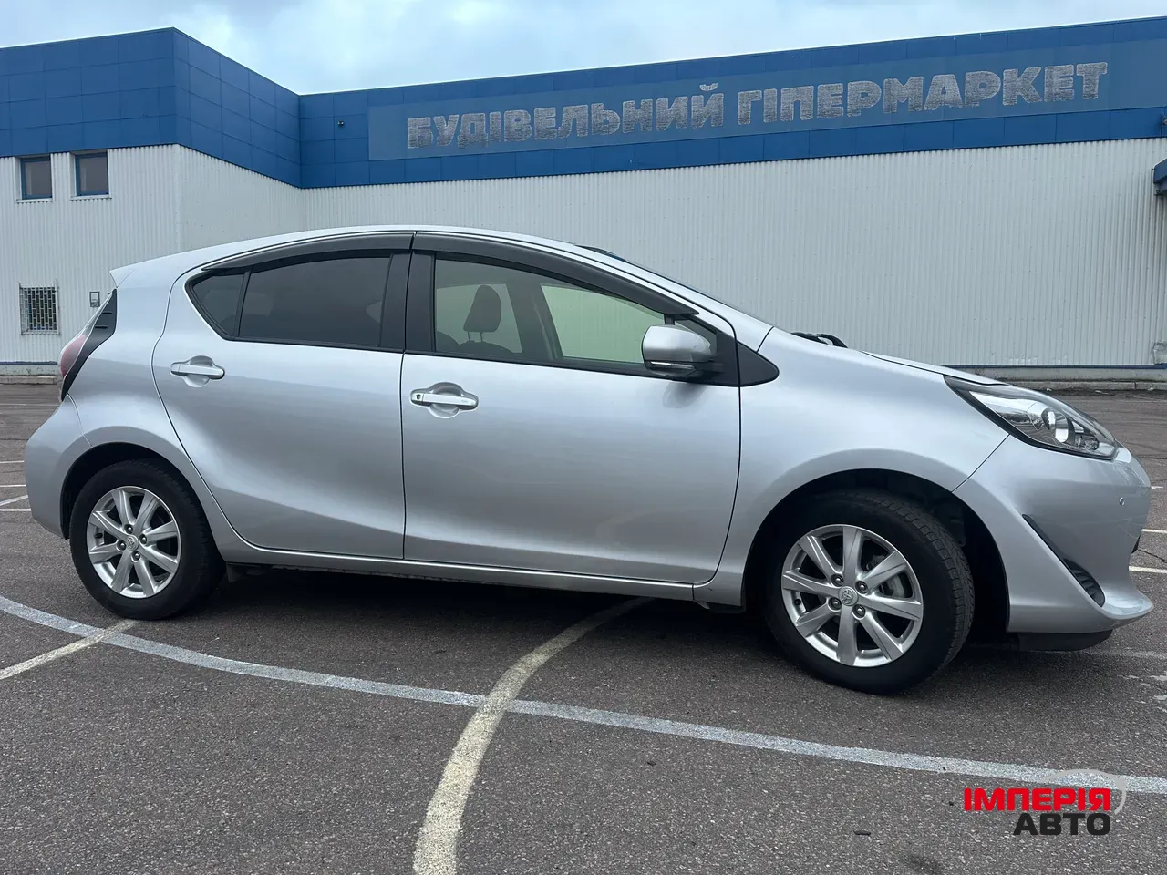 Toyota Aqua - фото 7