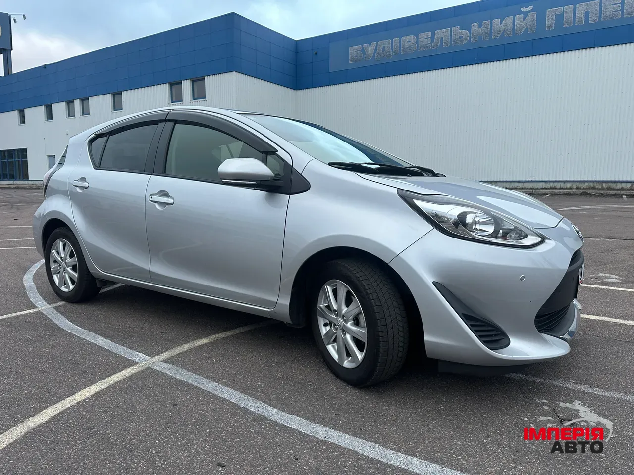 Toyota Aqua - фото 6