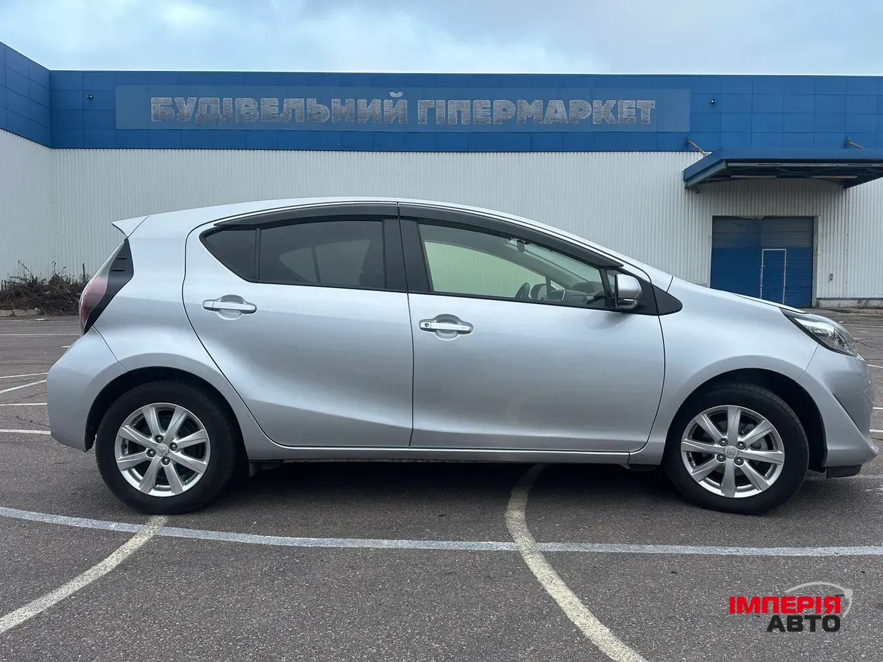 Toyota Aqua - фото 8