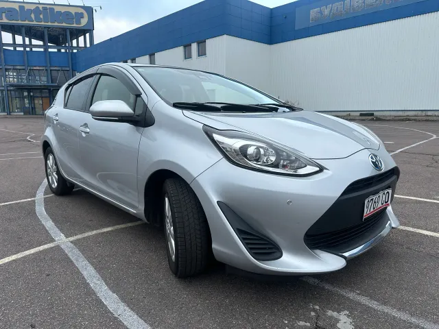 Toyota Aqua - фото 5