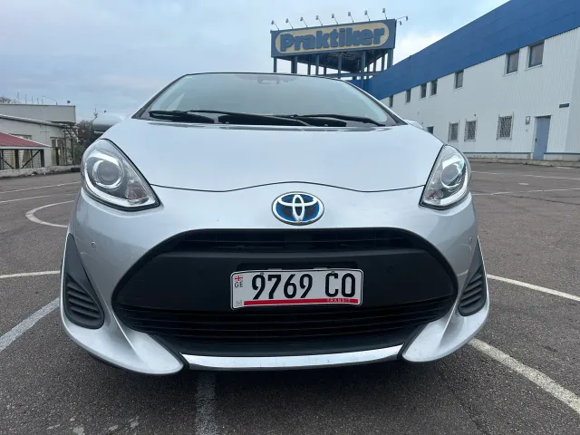 Toyota Aqua - фото 3