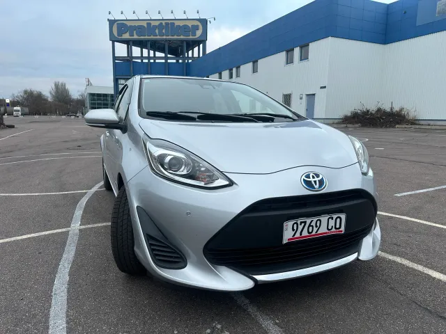 Toyota Aqua - фото 1