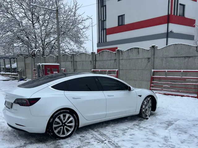 Tesla Model 3 - фото 5