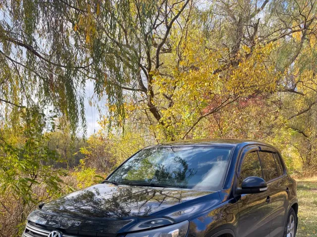 Volkswagen Tiguan - фото 1