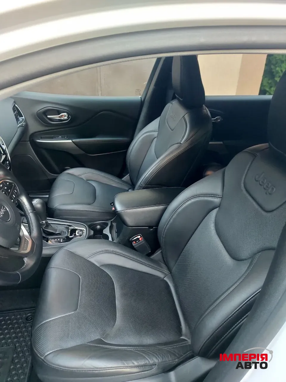 Jeep Cherokee - фото 7