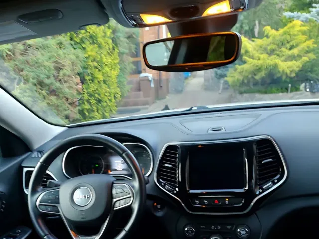 Jeep Cherokee - фото 2