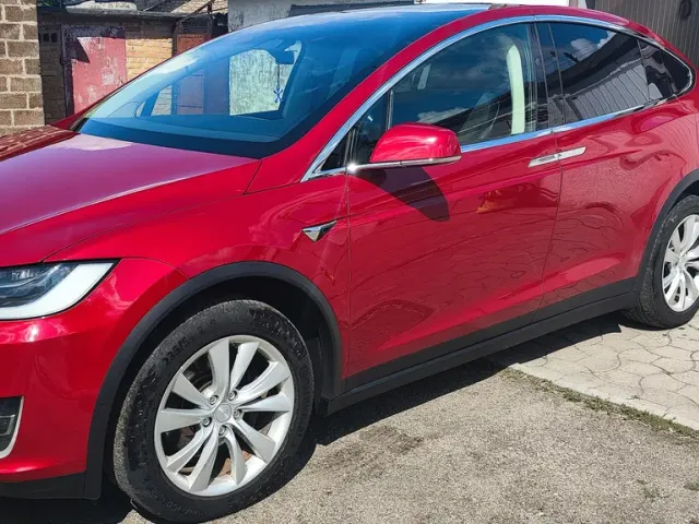Tesla Model X - фото 1
