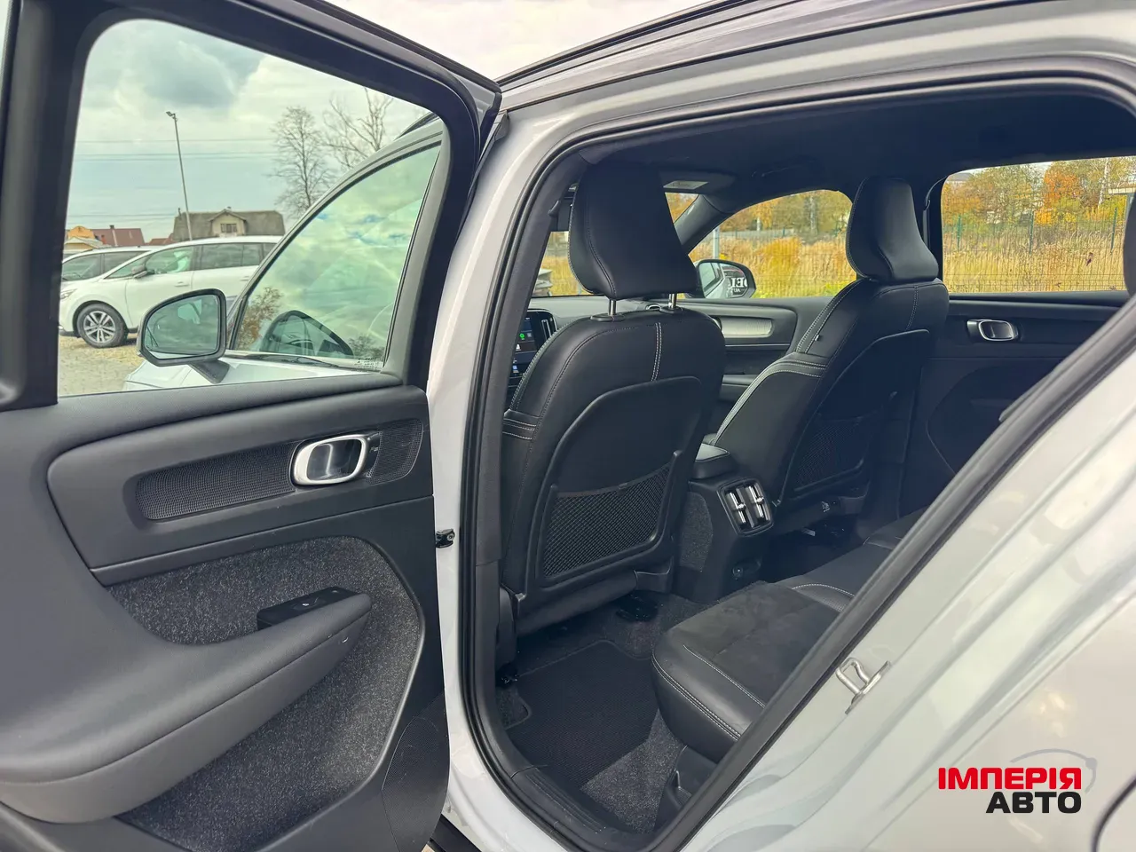 Volvo XC40 - фото 6