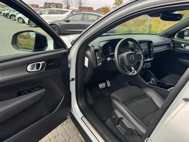 Volvo XC40 - фото 5