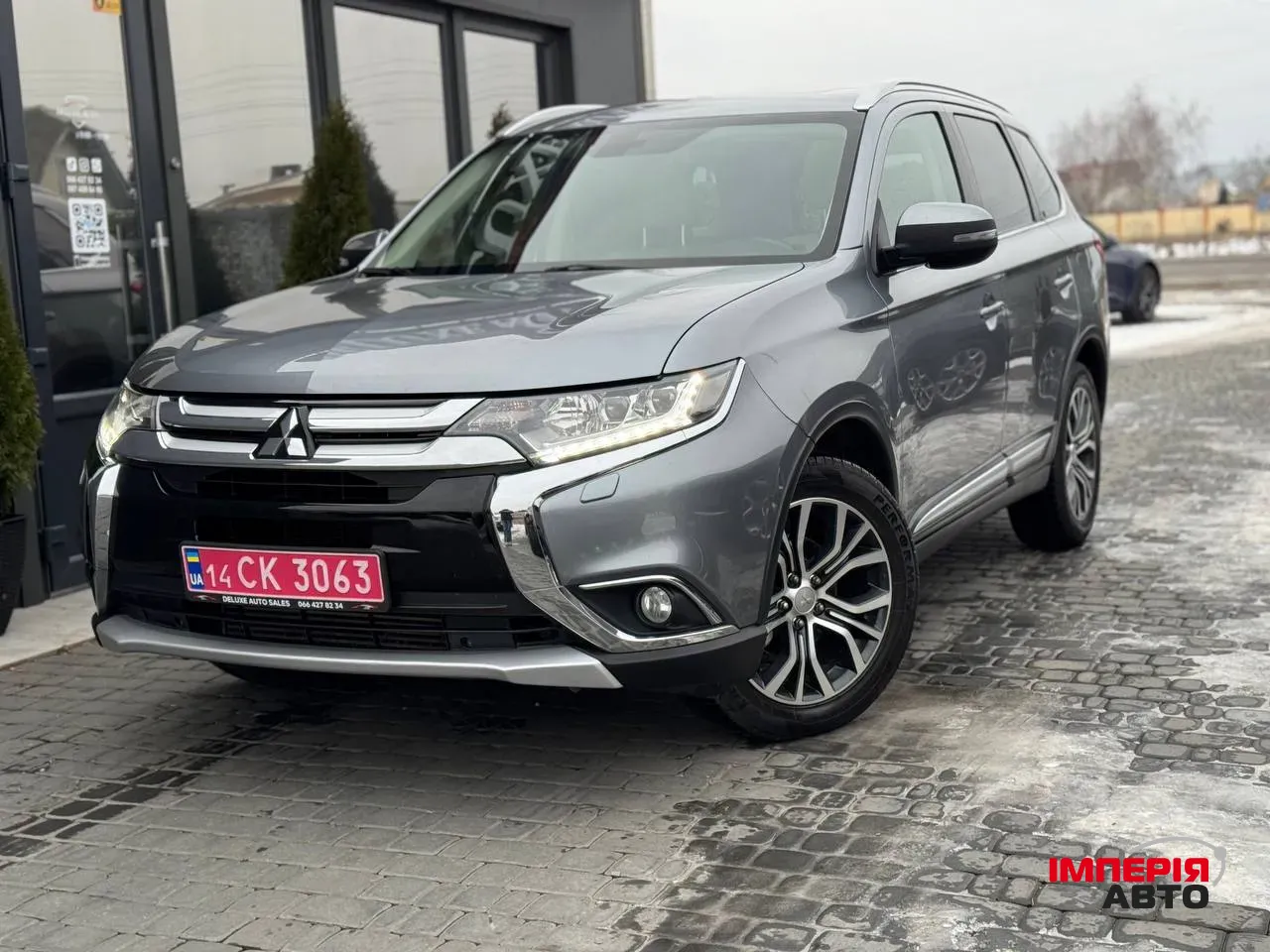 Mitsubishi Outlander - фото 1