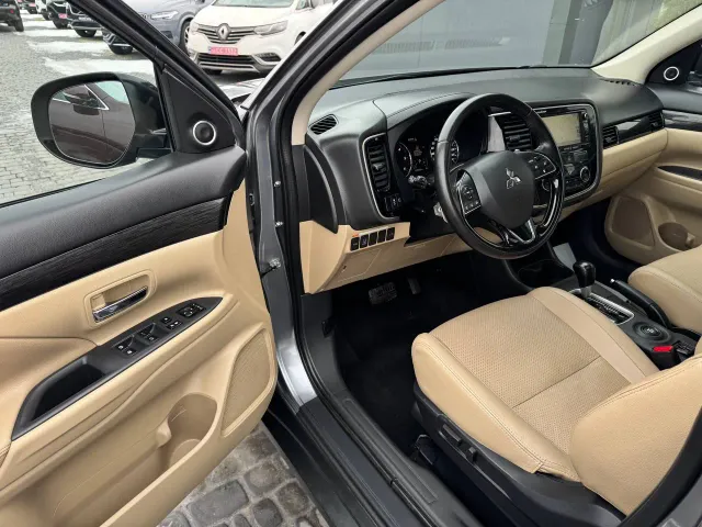 Mitsubishi Outlander - фото 5
