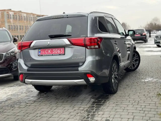 Mitsubishi Outlander - фото 2