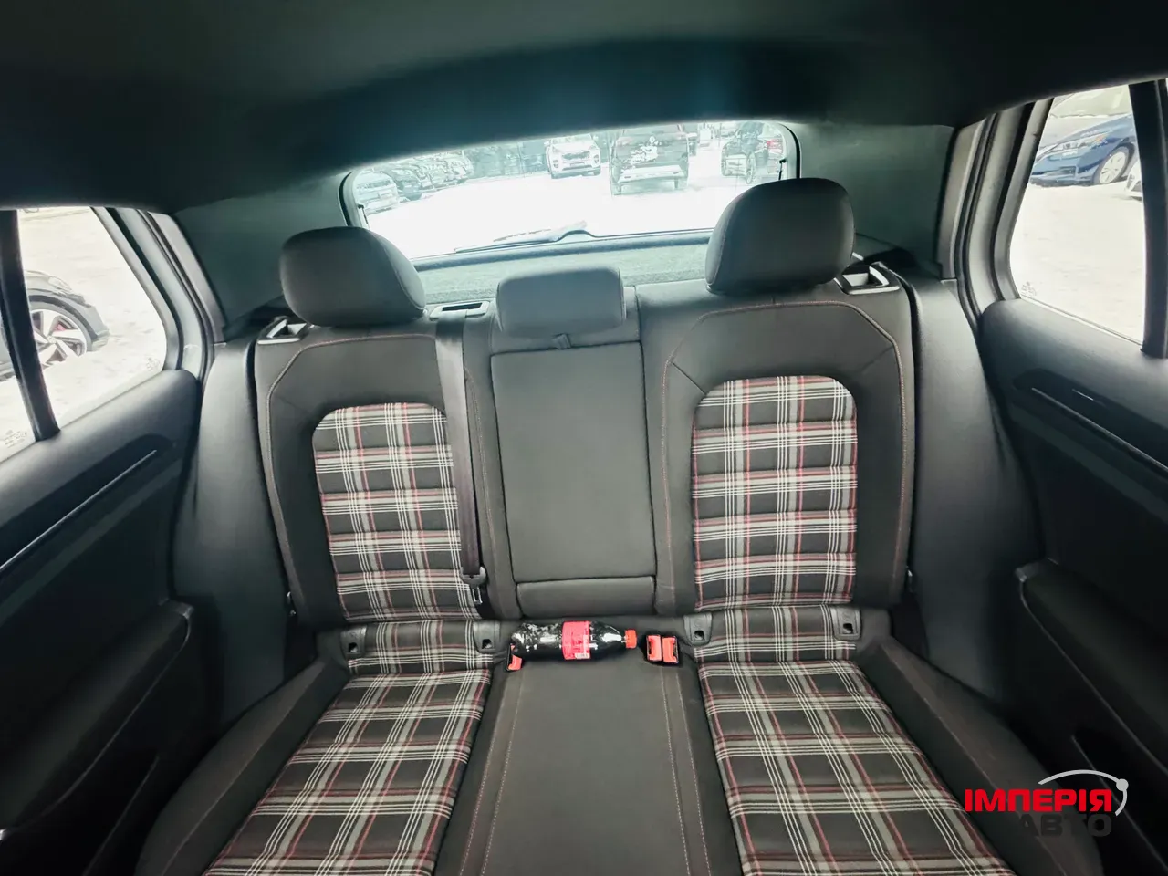 Volkswagen Golf GTI - фото 9