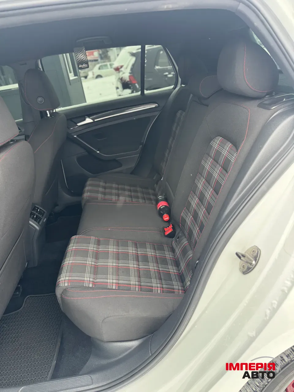 Volkswagen Golf GTI - фото 8