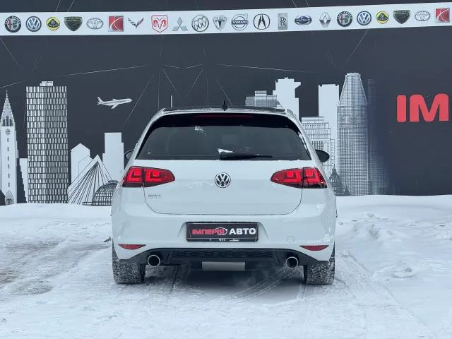 Volkswagen Golf GTI - фото 4