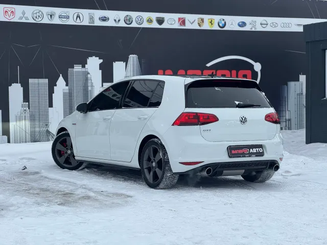 Volkswagen Golf GTI - фото 5