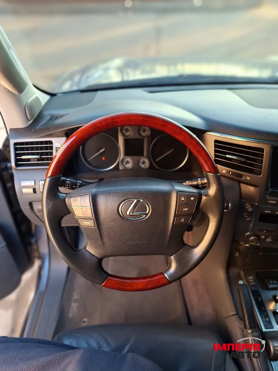 Lexus LX - фото 19