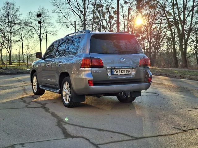 Lexus LX - фото 4