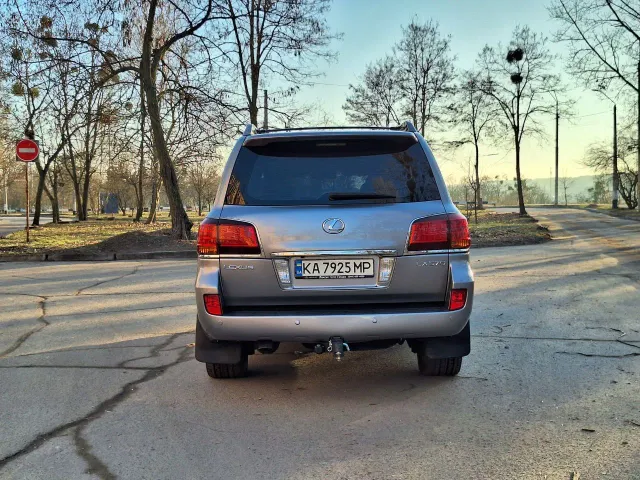 Lexus LX - фото 5