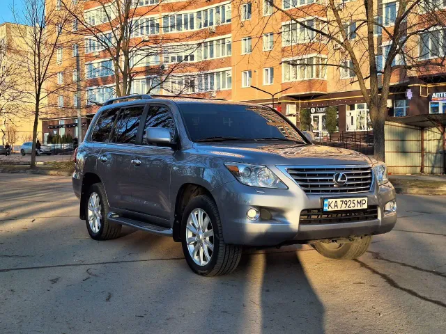 Lexus LX - фото 1