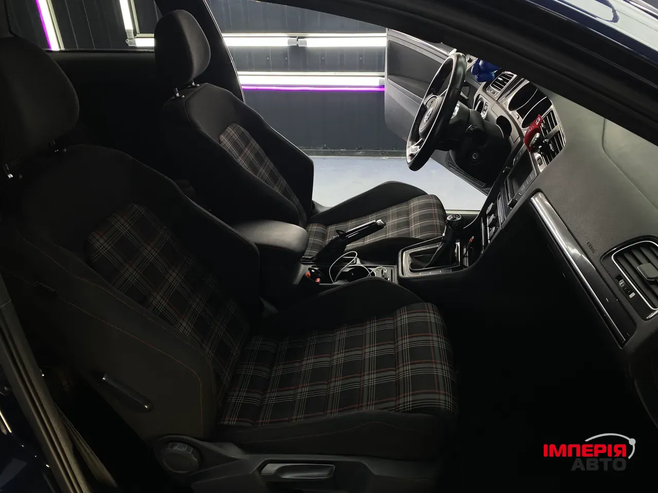 Volkswagen Golf GTI - фото 10