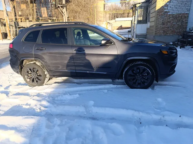 Jeep Cherokee - фото 3